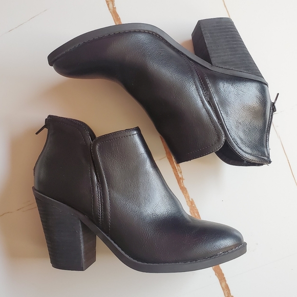 Joie Kayden Heeled Ankle Booties - Picture 3 of 10